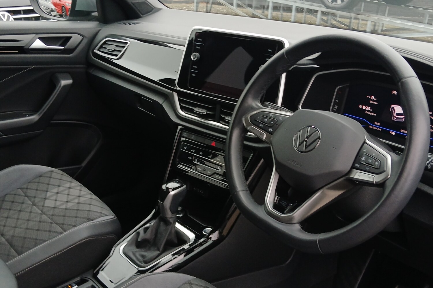 Used Volkswagen T-Roc 2024 for sale - 78137187: Photo 6