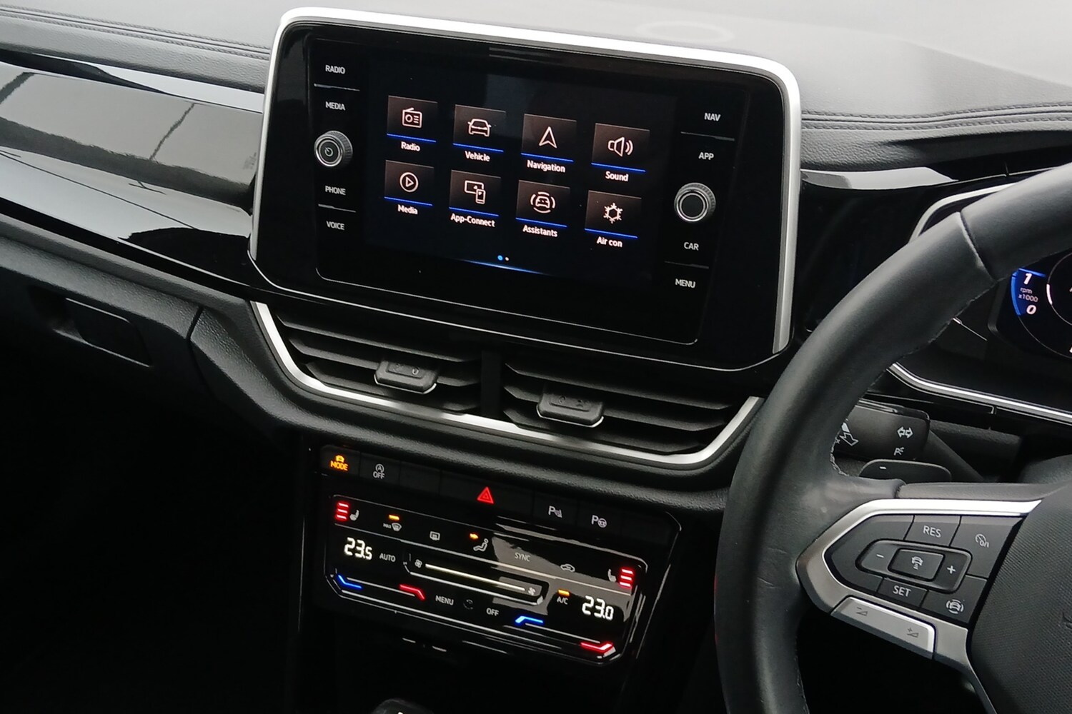 Used Volkswagen T-Roc 2024 for sale - 78137187: Photo 9