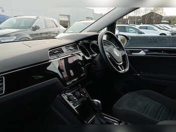 Used Volkswagen Touran 2022 for sale - 77498309: Photo
