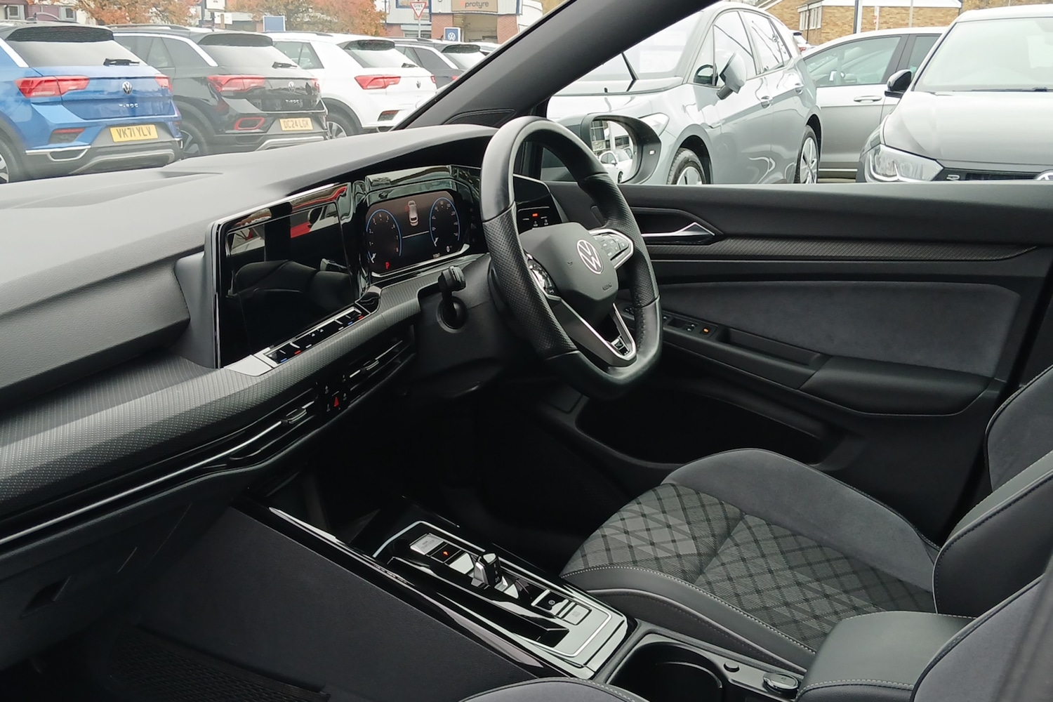 Used Volkswagen Golf 2024 for sale - 76677477: Photo 2