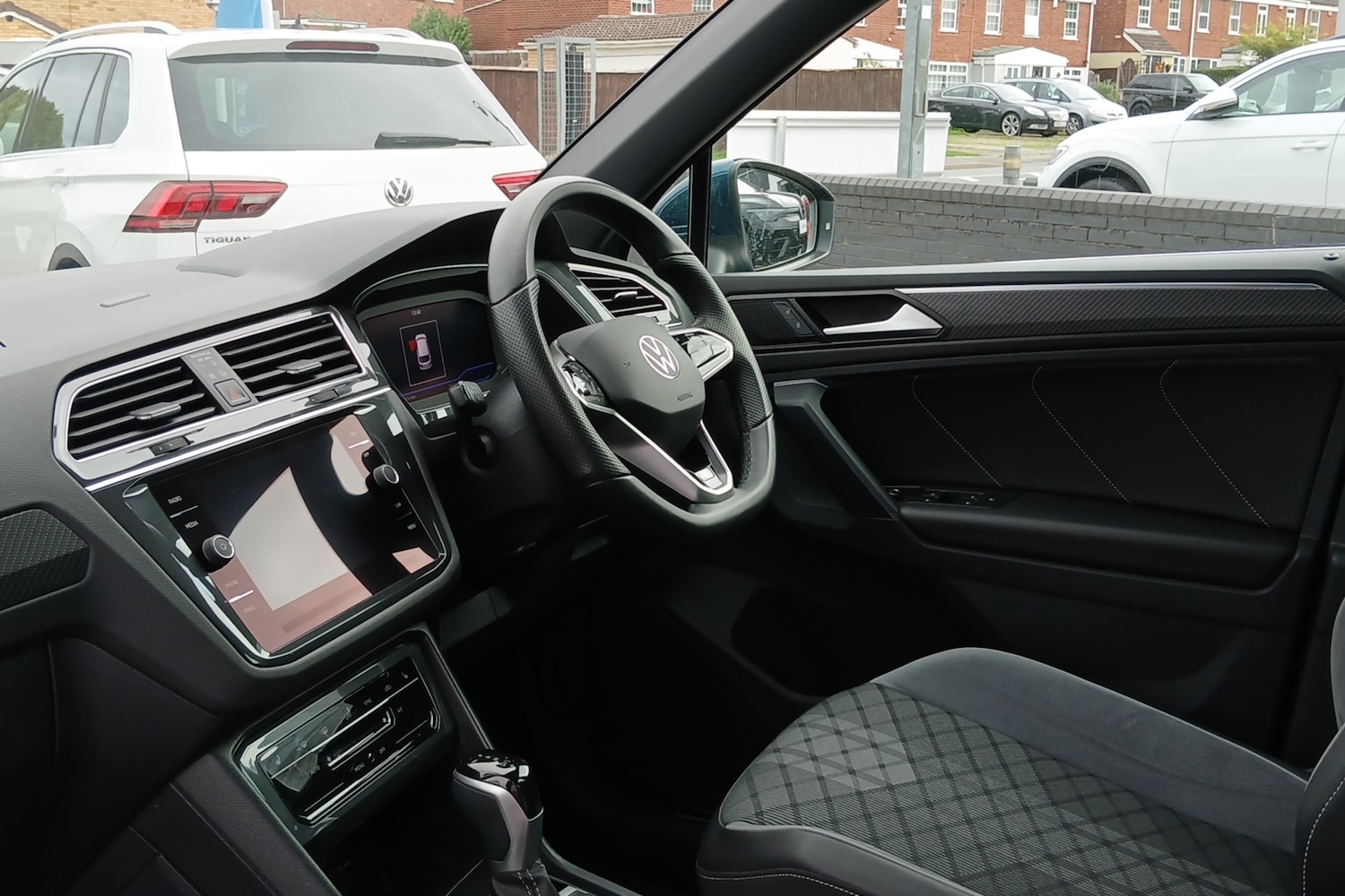 Used Volkswagen Tiguan 2023 for sale - 76675880: Photo 2