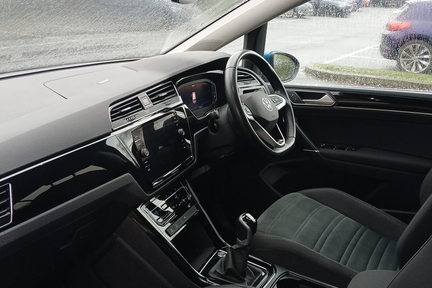 Used Volkswagen Touran 2022 for sale - 77698073: Photo 2