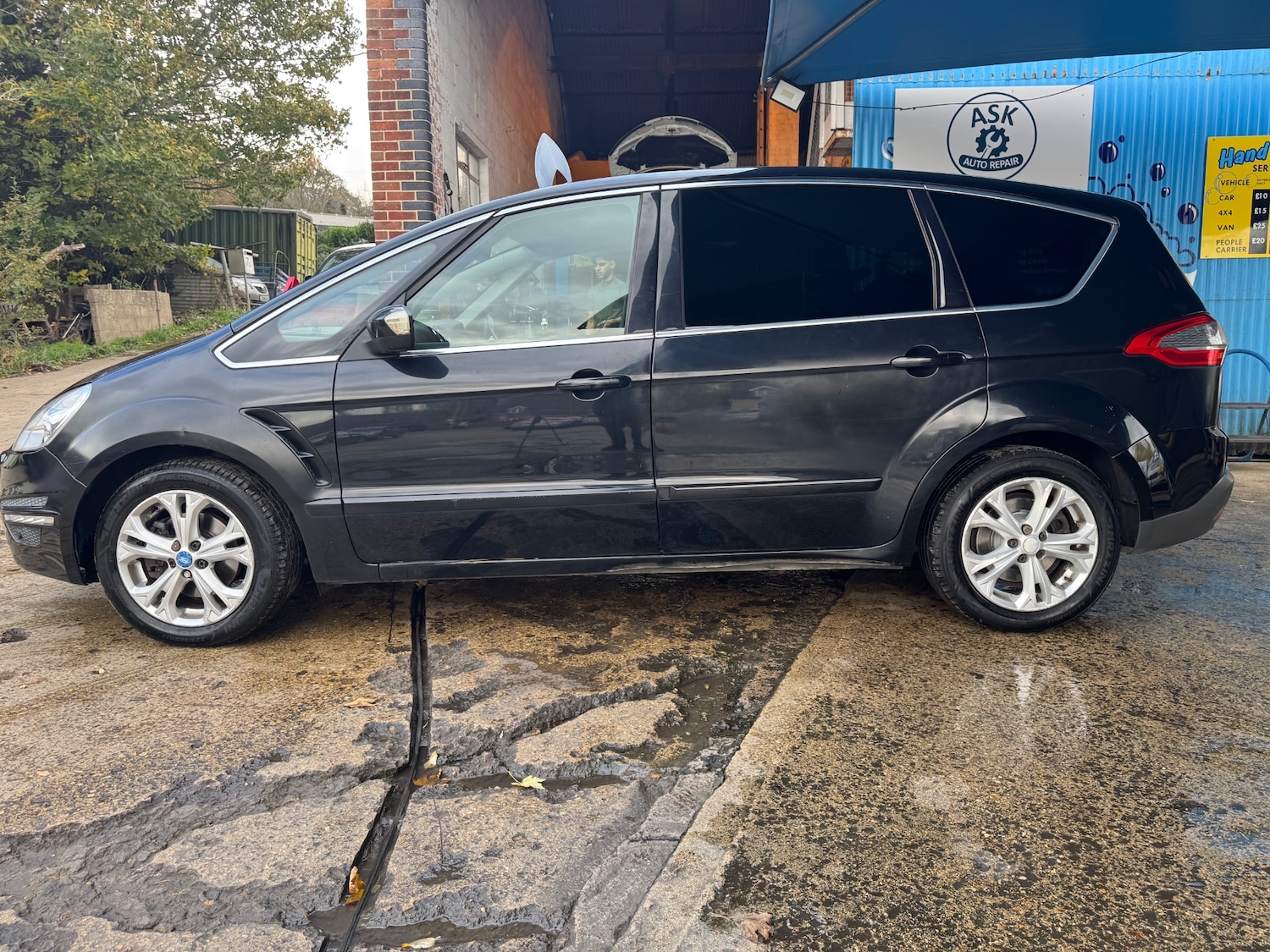 Used Ford S-Max 2010 for sale - 76461905: Photo 4