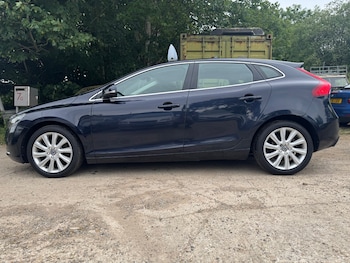 Used Volvo V40 2015 for sale - 78771211: Photo