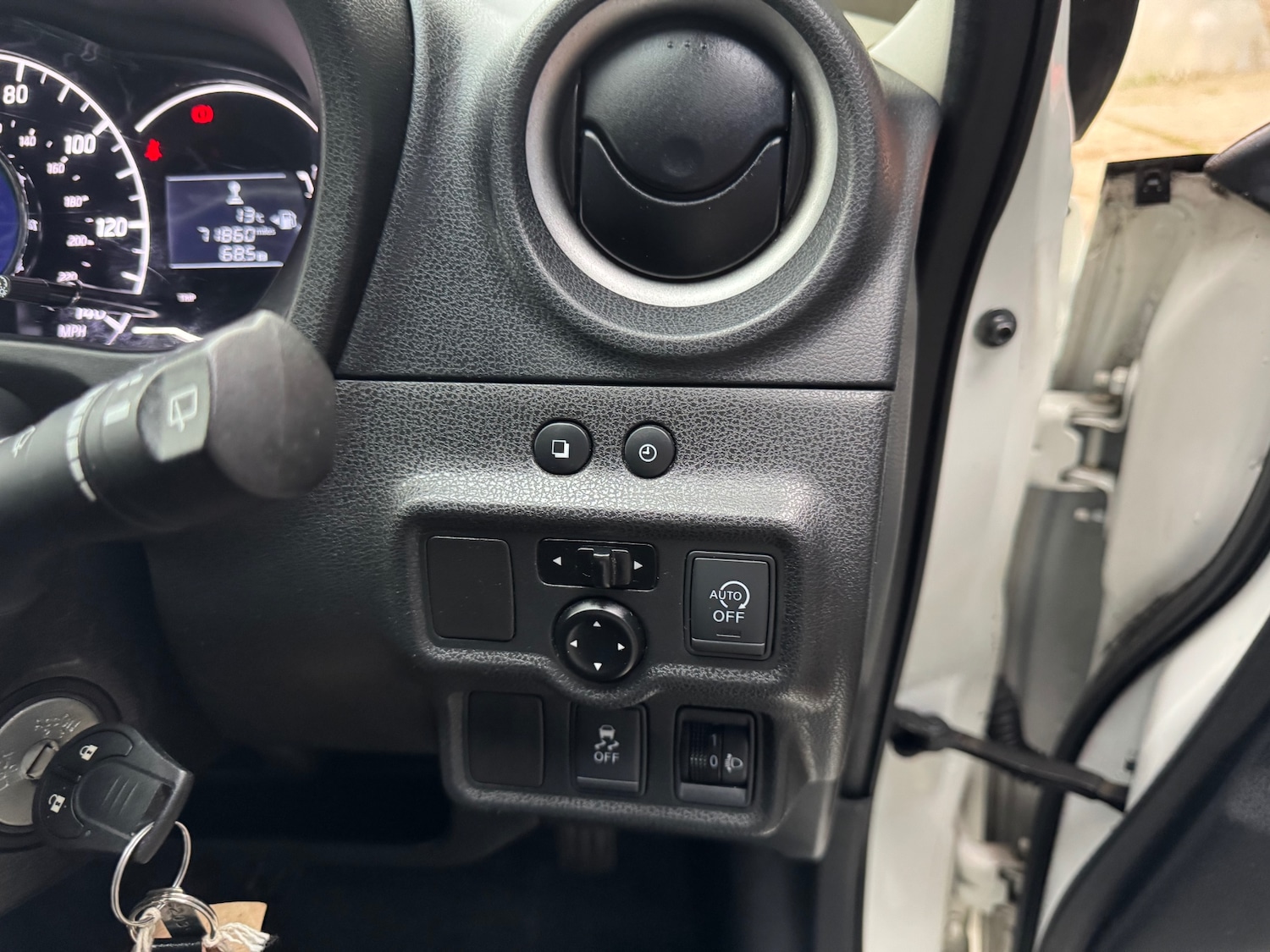 Used Nissan Note 2015 for sale - 76083604: Photo 17