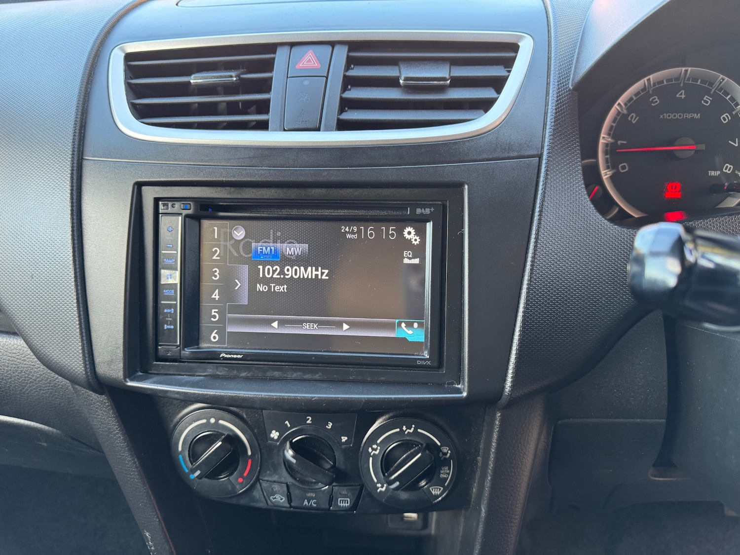 Used Suzuki Swift 2016 for sale - 76058321: Photo 10