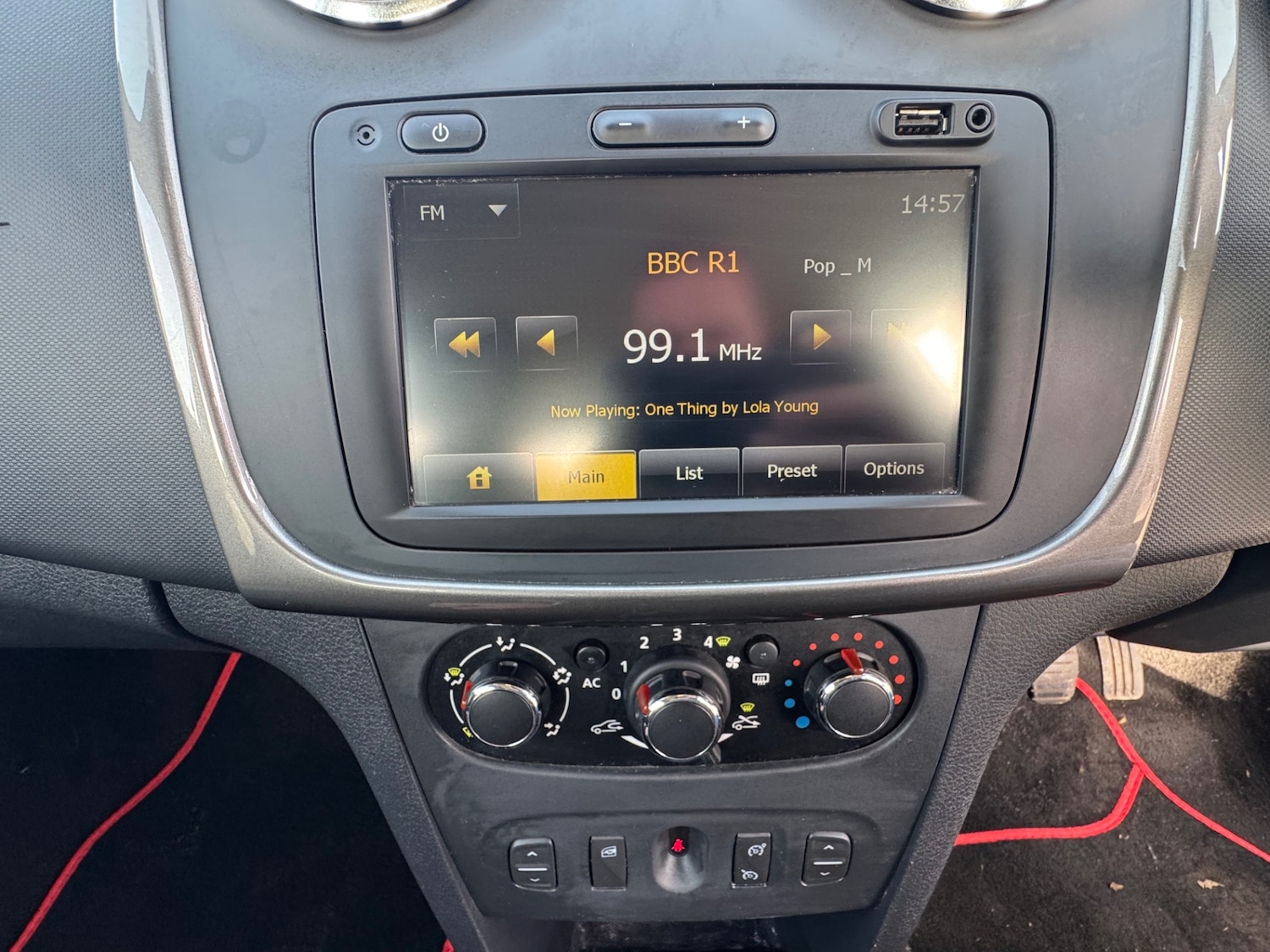 Used Dacia Sandero Stepway 2013 for sale - 77669341: Photo 11