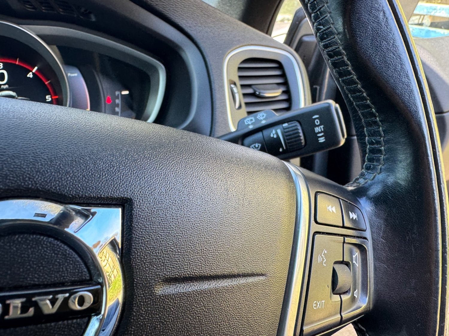 Used Volvo V40 2017 for sale - 77979664: Photo 18