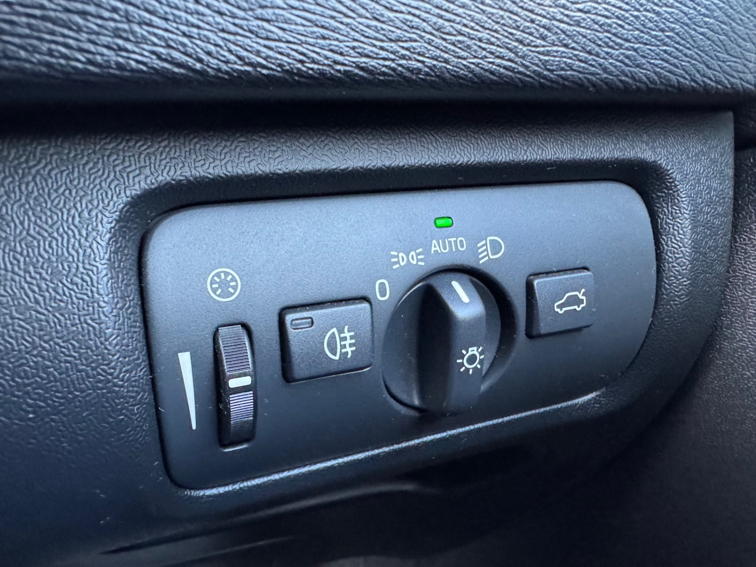 Used Volvo V40 2017 for sale - 77979664: Photo 21