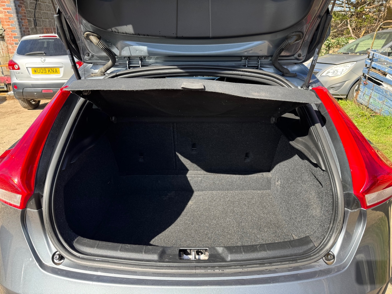 Used Volvo V40 2017 for sale - 77979664: Photo 8