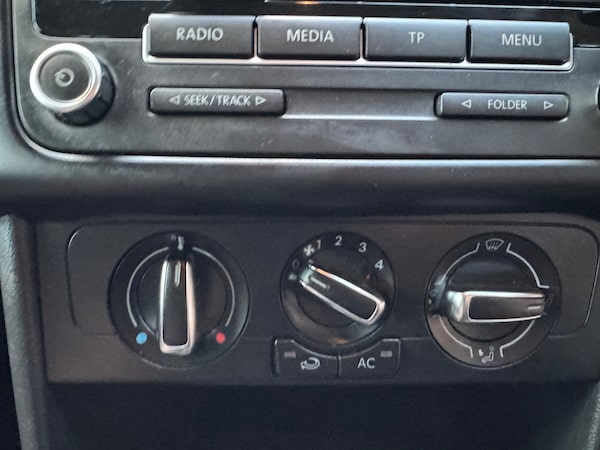 Used Volkswagen Polo 2012 for sale - 76120437: Photo 25