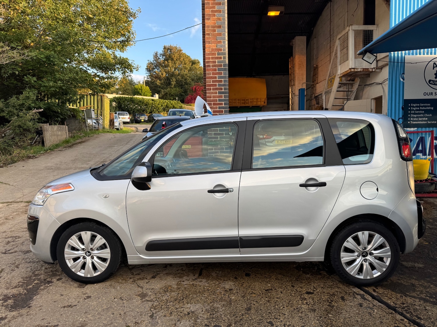 Used Citroen C3 Picasso 2013 for sale - 76083630: Photo 9