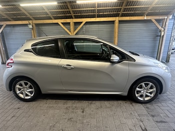 Used Peugeot 208 2014 for sale - 79047685: Photo