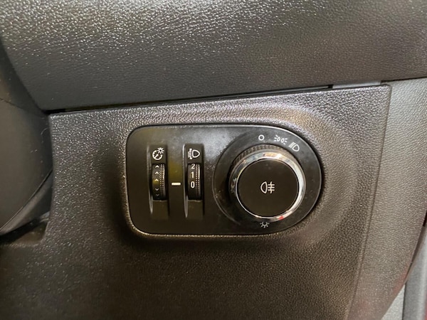 Used Vauxhall ADAM 2015 for sale - 76177083: Photo 31