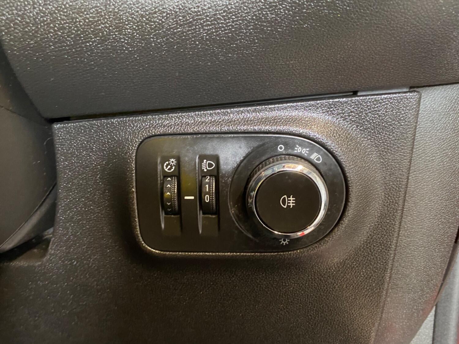 Used Vauxhall ADAM 2015 for sale - 76794179: Photo 31