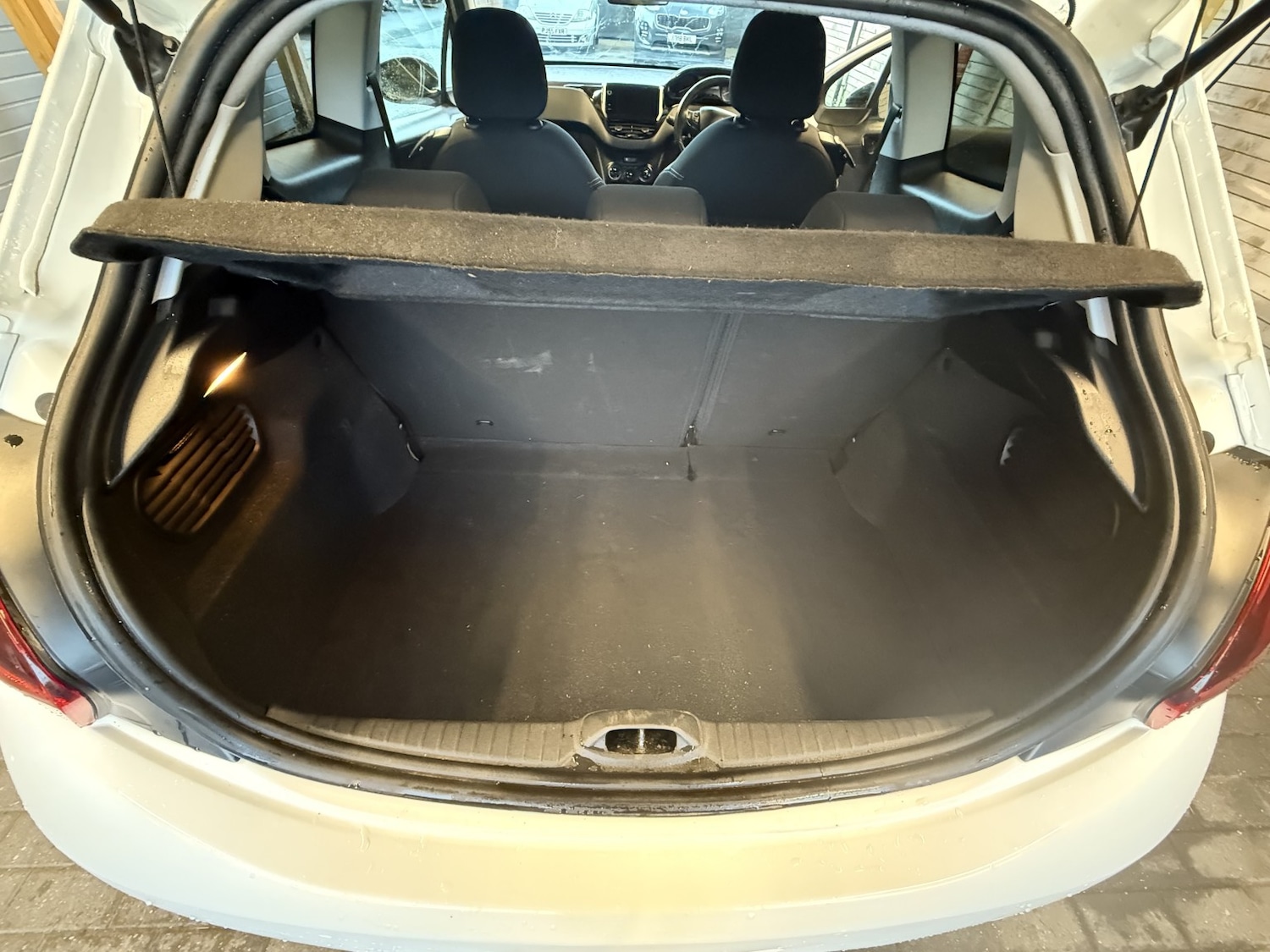 Used Peugeot 208 2017 for sale - 76693046: Photo 14