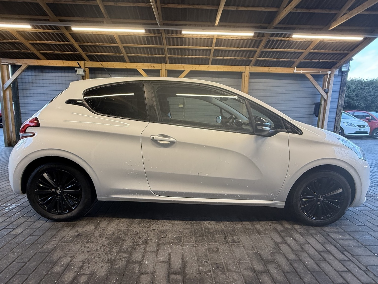 Used Peugeot 208 2017 for sale - 76693046: Photo 5