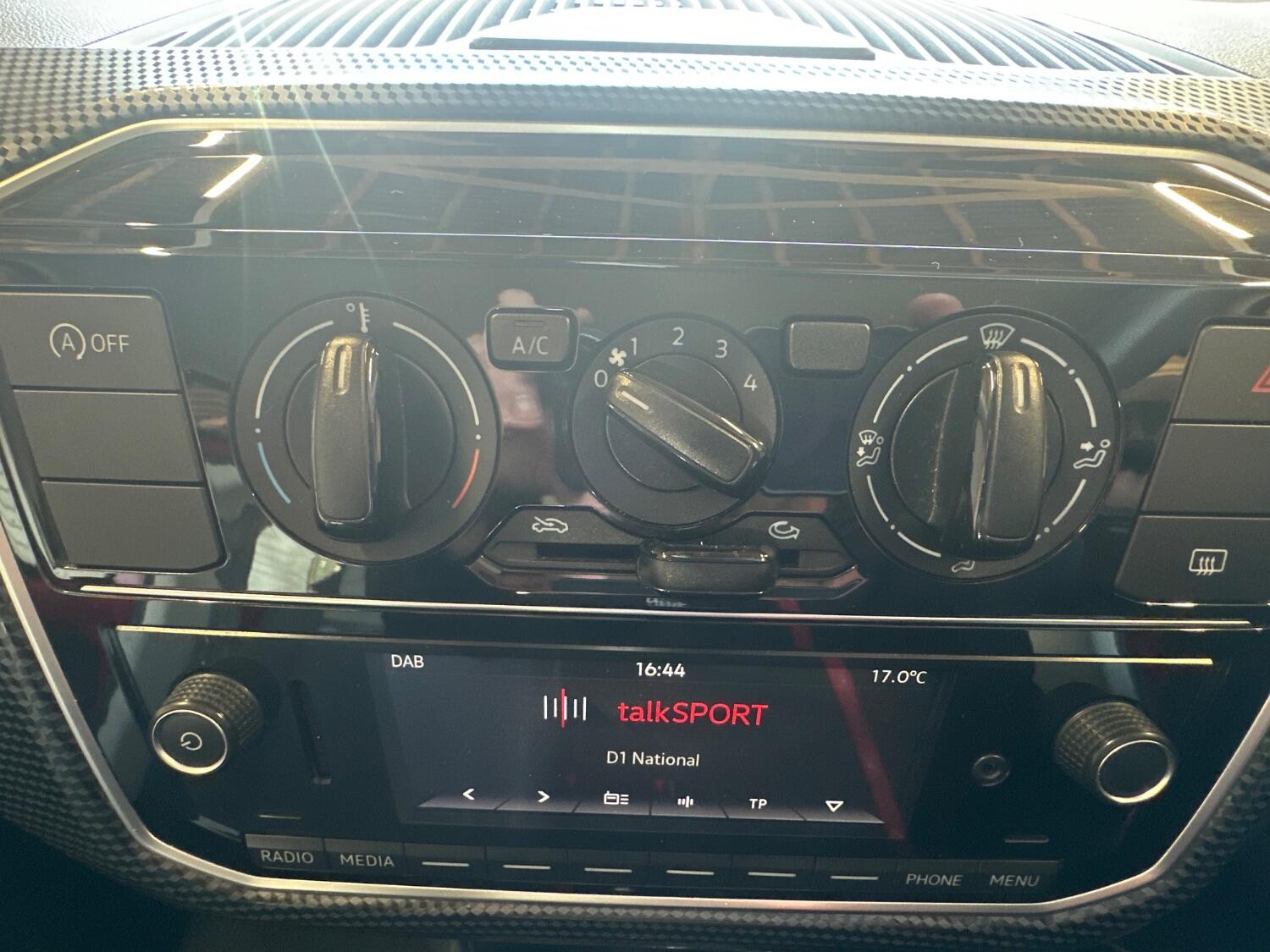 Used Volkswagen up! 2019 for sale - 75890859: Photo 24