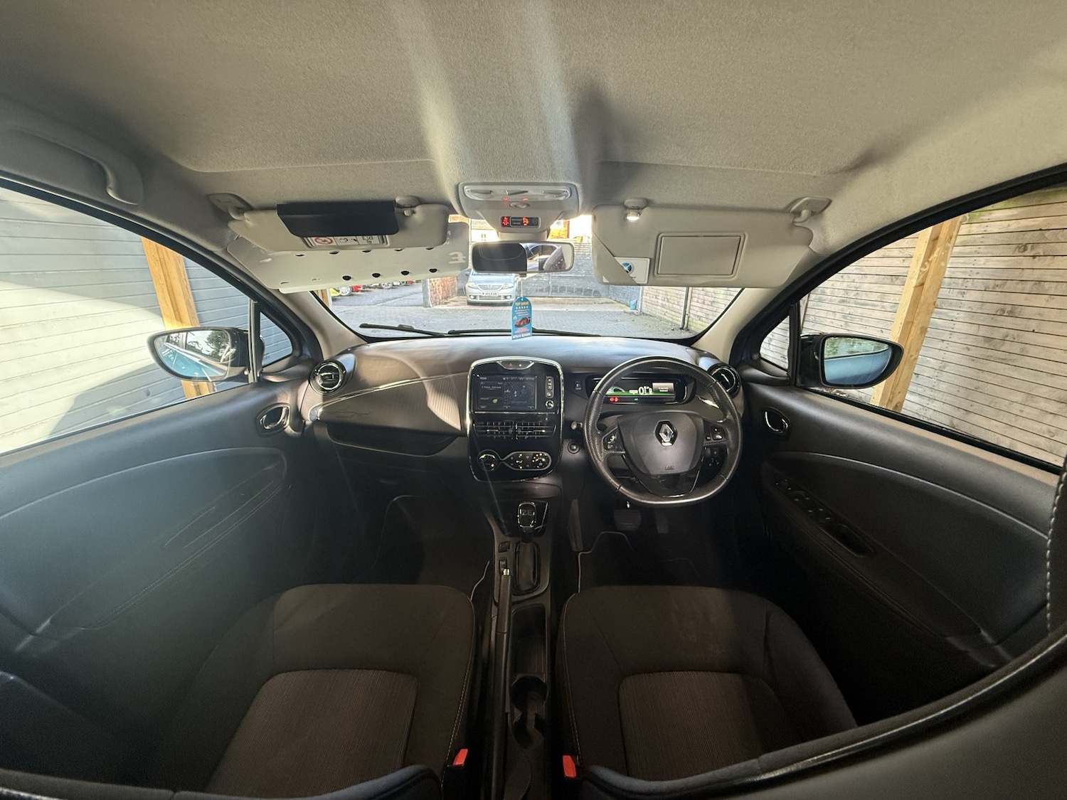 Used Renault Zoe 2019 for sale - 76784960: Photo 18