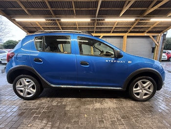 Used Dacia Sandero Stepway 2016 for sale - 77089785: Photo
