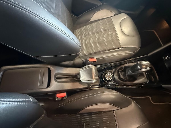 Used Peugeot 2008 2016 for sale - 76128924: Photo 32