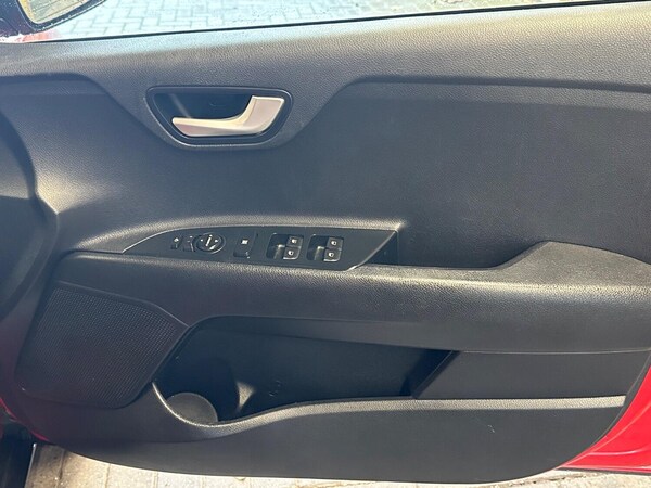 Used Kia Stonic 2018 for sale - 76177039: Photo 11