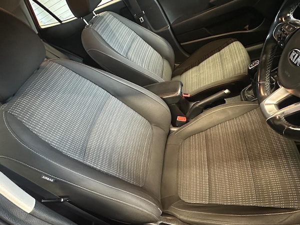 Used Kia Stonic 2018 for sale - 76177039: Photo 13