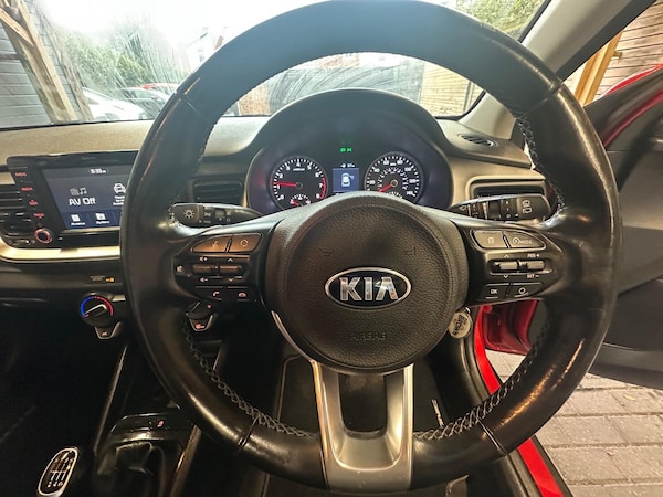 Used Kia Stonic 2018 for sale - 76177039: Photo 14