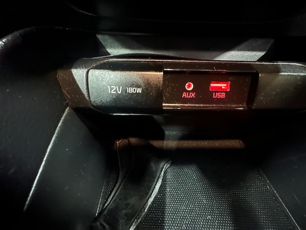Used Kia Stonic 2018 for sale - 76177039: Photo 25