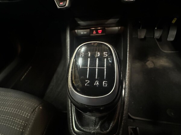 Used Kia Stonic 2018 for sale - 76177039: Photo 28
