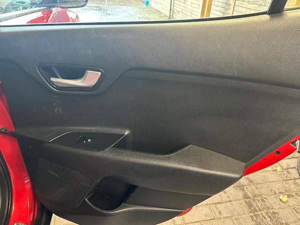 Used Kia Stonic 2018 for sale - 76177039: Photo 29