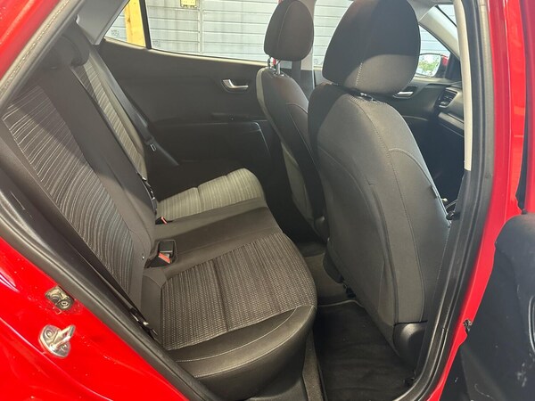 Used Kia Stonic 2018 for sale - 76177039: Photo 30