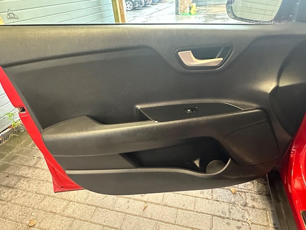 Used Kia Stonic 2018 for sale - 76177039: Photo 35