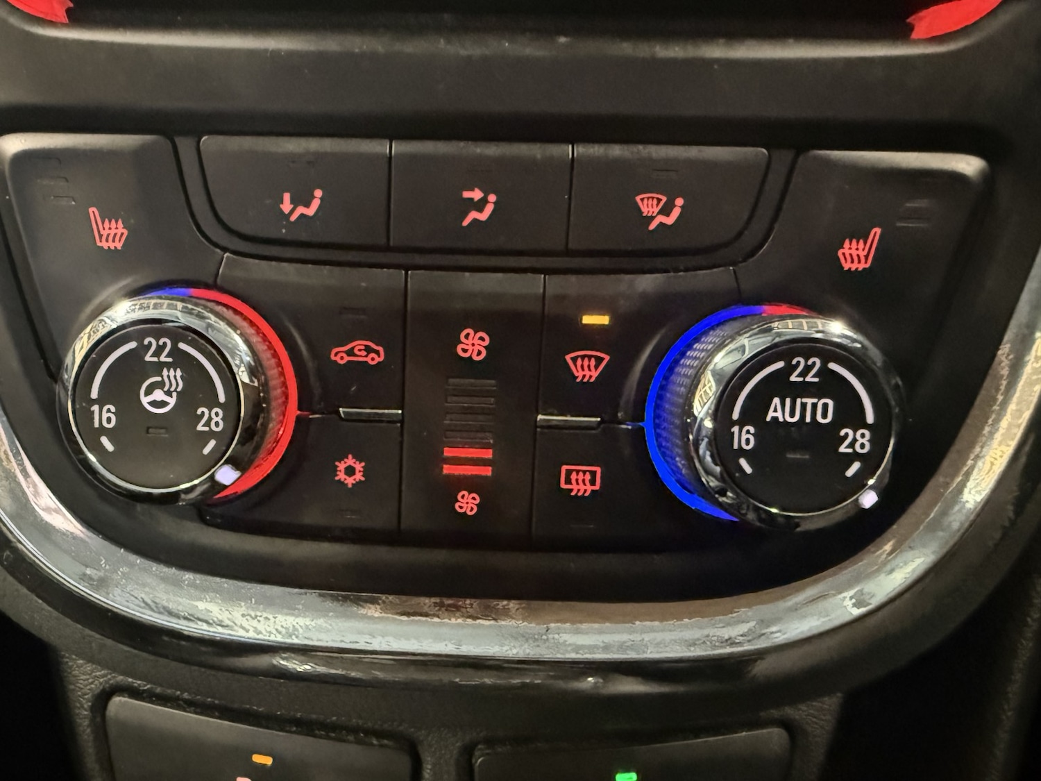 Used Vauxhall Mokka 2015 for sale - 76935341: Photo 22