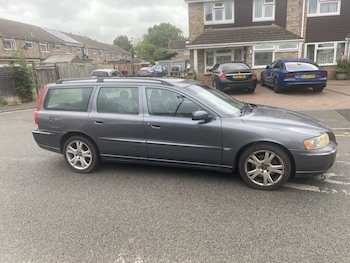 Used Volvo V70 2004 for sale - 75469986: Photo