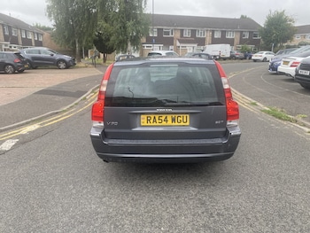 Used Volvo V70 2004 for sale - 75469986: Photo