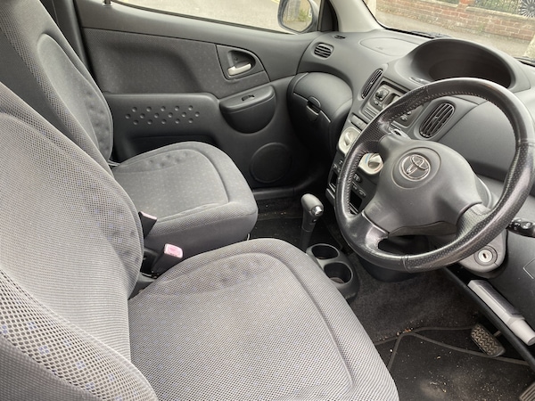 Used Toyota Yaris Verso 2004 for sale - 76305724: Photo 10
