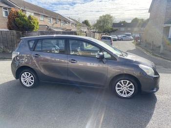 Used Toyota Verso 2011 for sale - 75982747: Photo