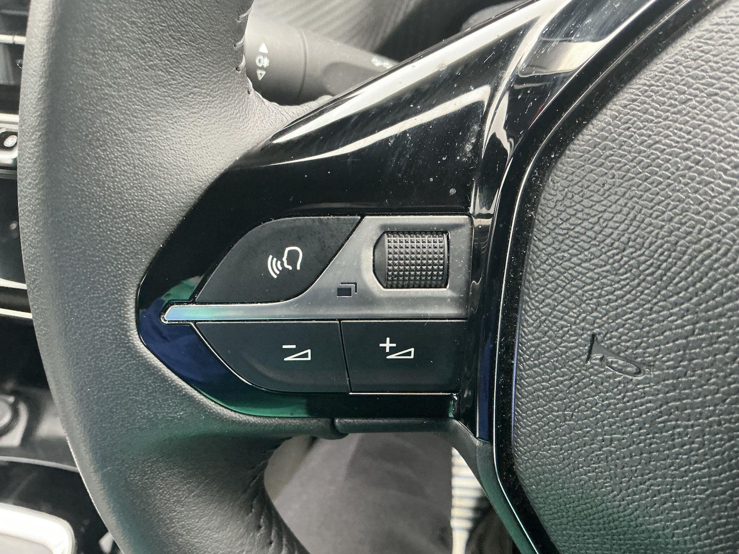 Used Peugeot 2008 2024 for sale - 77395978: Photo 32