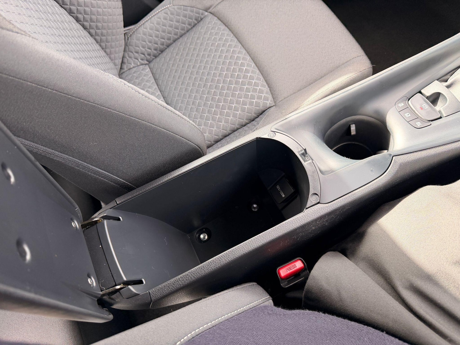 Used Toyota C-HR 2020 for sale - 78147805: Photo 48