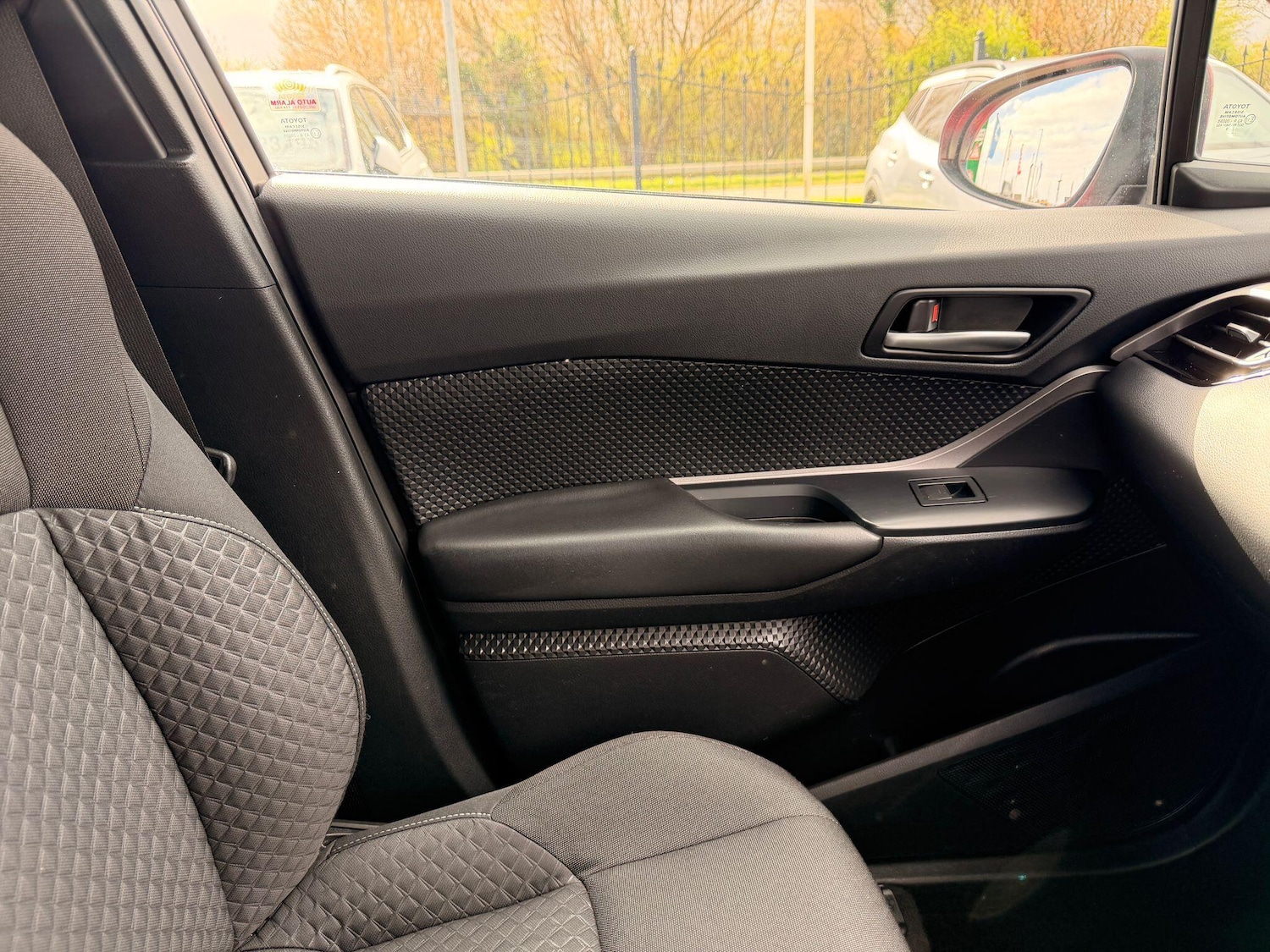 Used Toyota C-HR 2020 for sale - 78147805: Photo 50