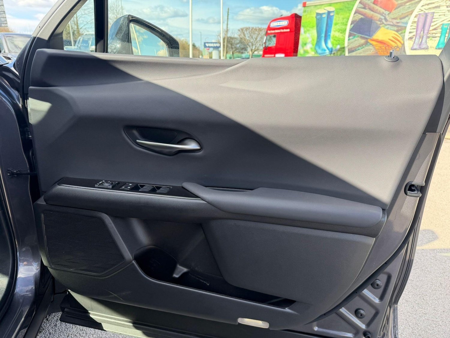 Used Lexus UX 2023 for sale - 78147930: Photo 17