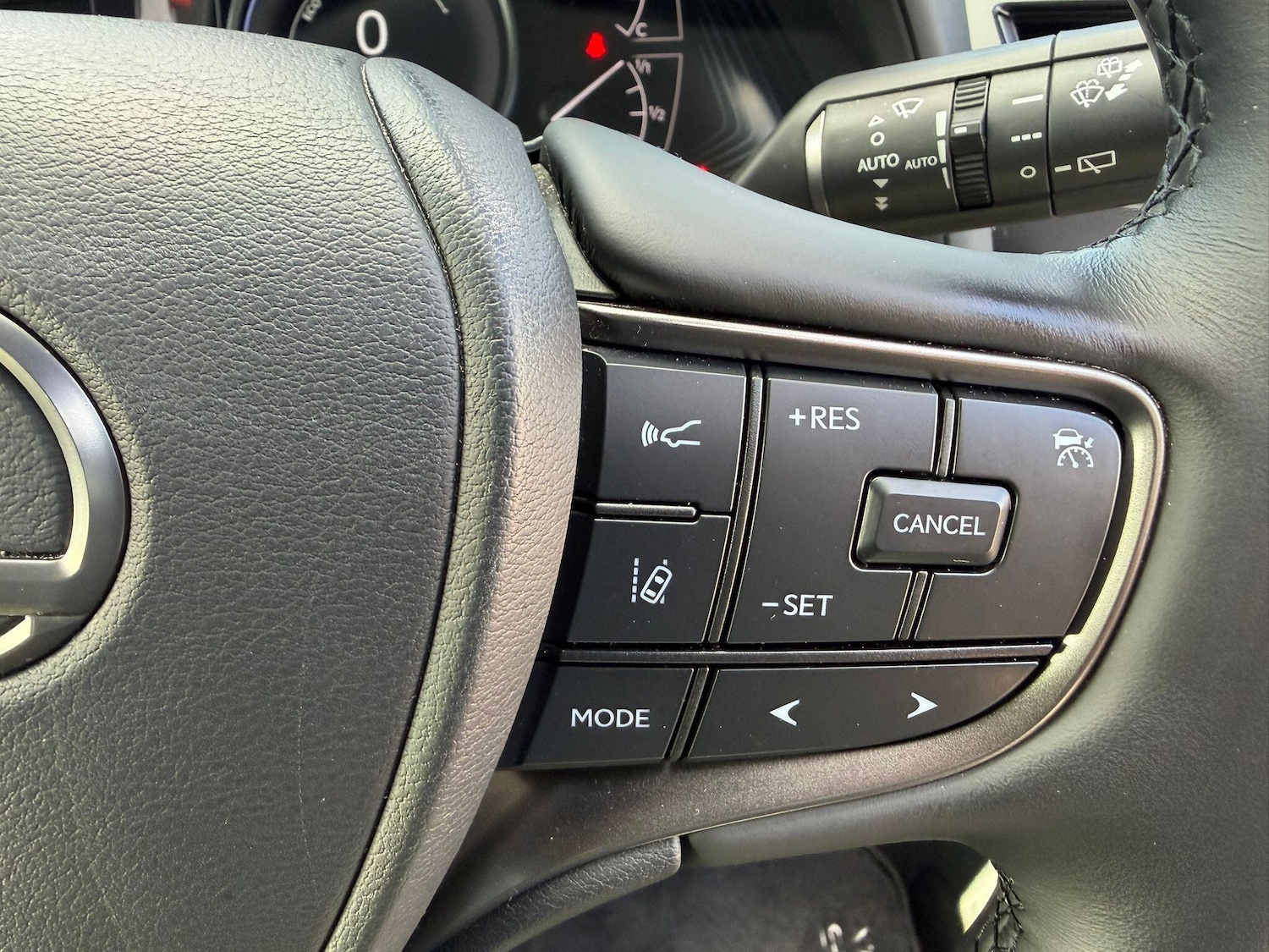 Used Lexus UX 2023 for sale - 78147930: Photo 40