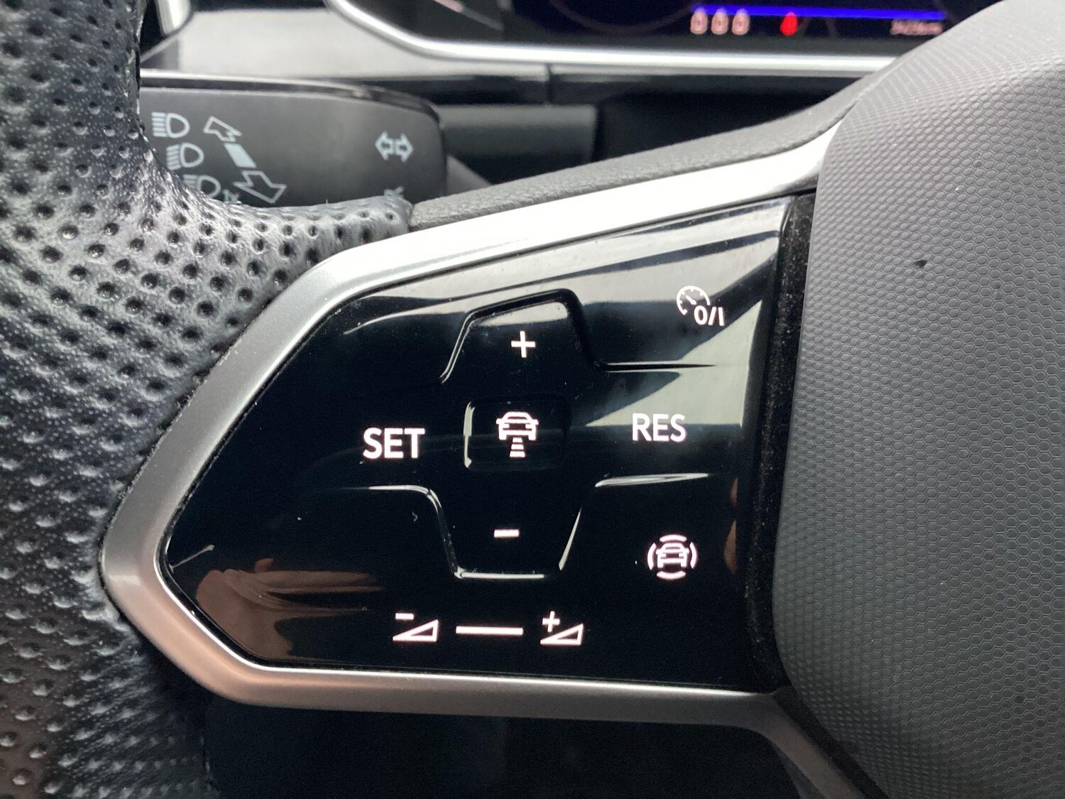 Used Volkswagen T-Roc for sale - 77883585: Photo 29