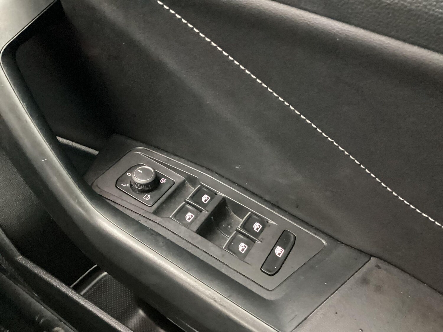 Used Volkswagen T-Roc for sale - 77883585: Photo 34