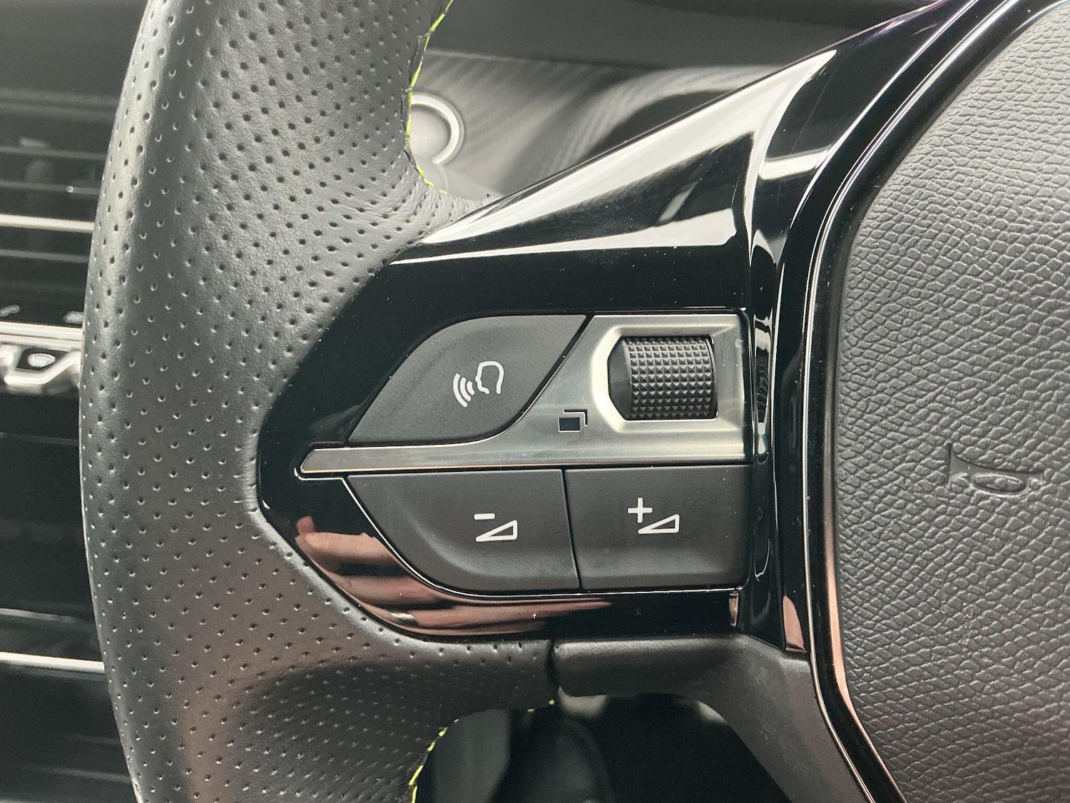 Used Peugeot 2008 2023 for sale - 76424485: Photo 33