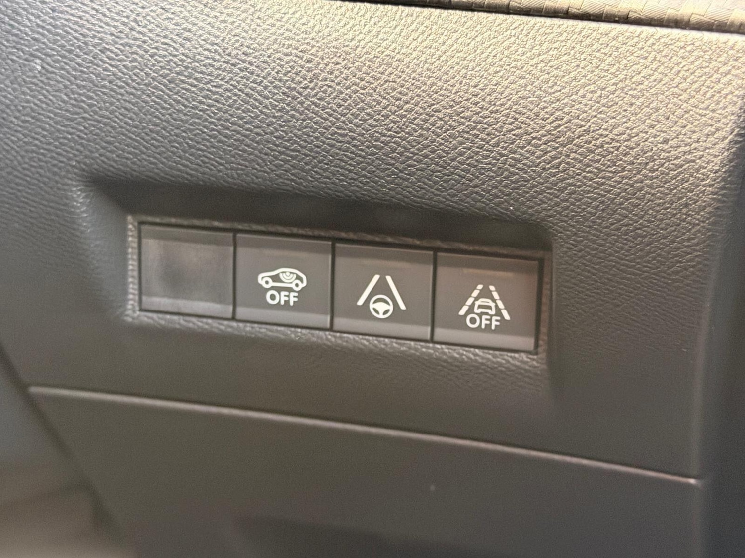 Used Peugeot 2008 2022 for sale - 78101064: Photo 32