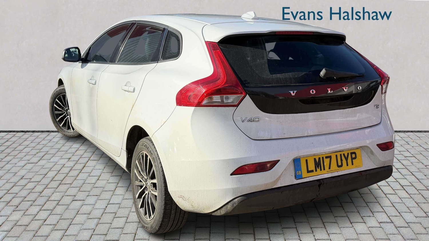 Used Volvo V40 2017 for sale - 77928436: Photo 2