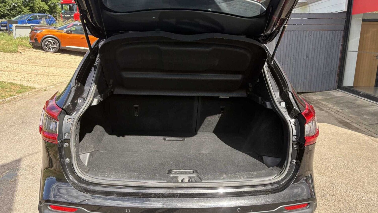 Used Nissan Qashqai 2017 for sale - 78010058: Photo 12