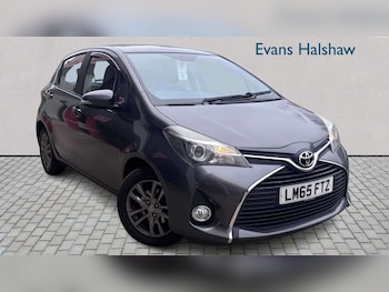 Used Toyota Yaris 2015 for sale - 77861349: Photo